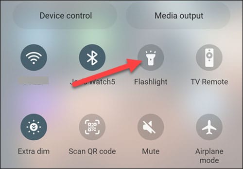 Cách chỉnh độ sáng đèn flash trên iPhone và Android 16 Nhấn vào biểu tượng Flashlight