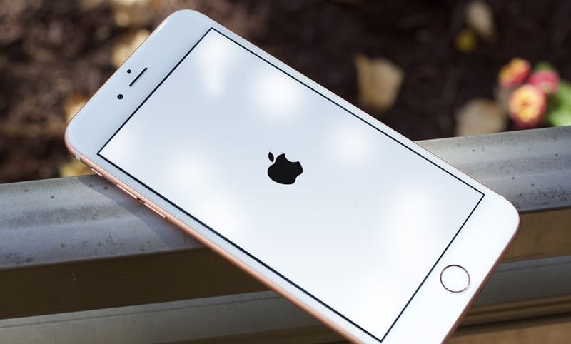 iPhone bị treo logo